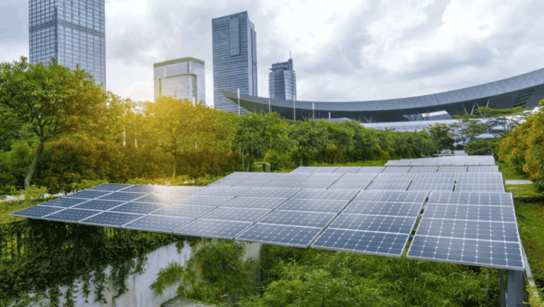 ilustrasi proyek konstruksi berkelanjutan dengan panel surya dan taman atap